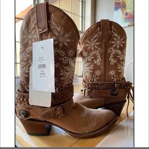 NWT Shyanne Cowgirl Boots